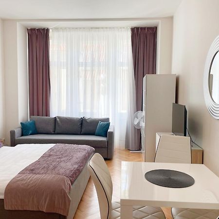 Gold Art Apartments Praha Bagian luar foto