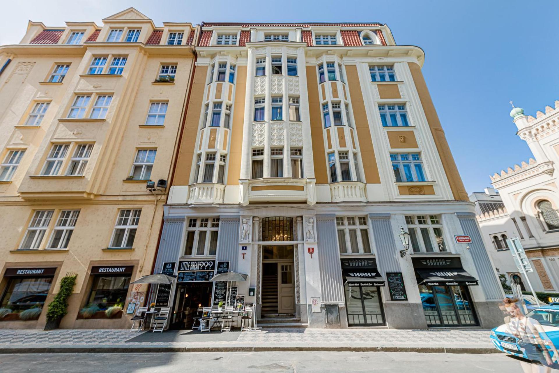 Gold Art Apartments Praha Bagian luar foto