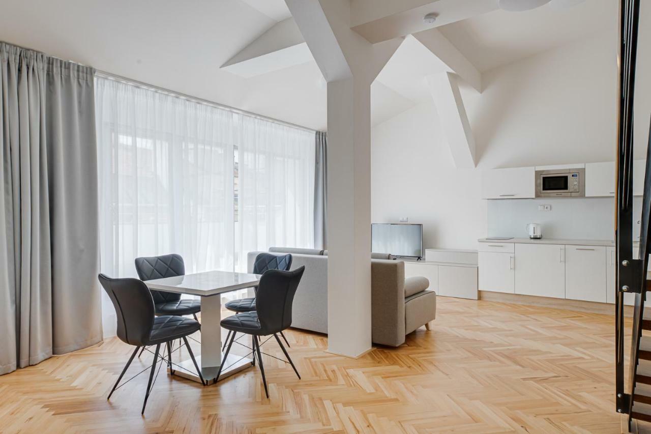 Gold Art Apartments Praha Bagian luar foto