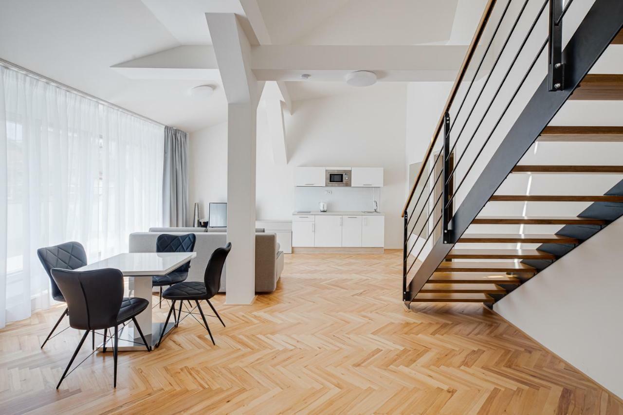Gold Art Apartments Praha Bagian luar foto