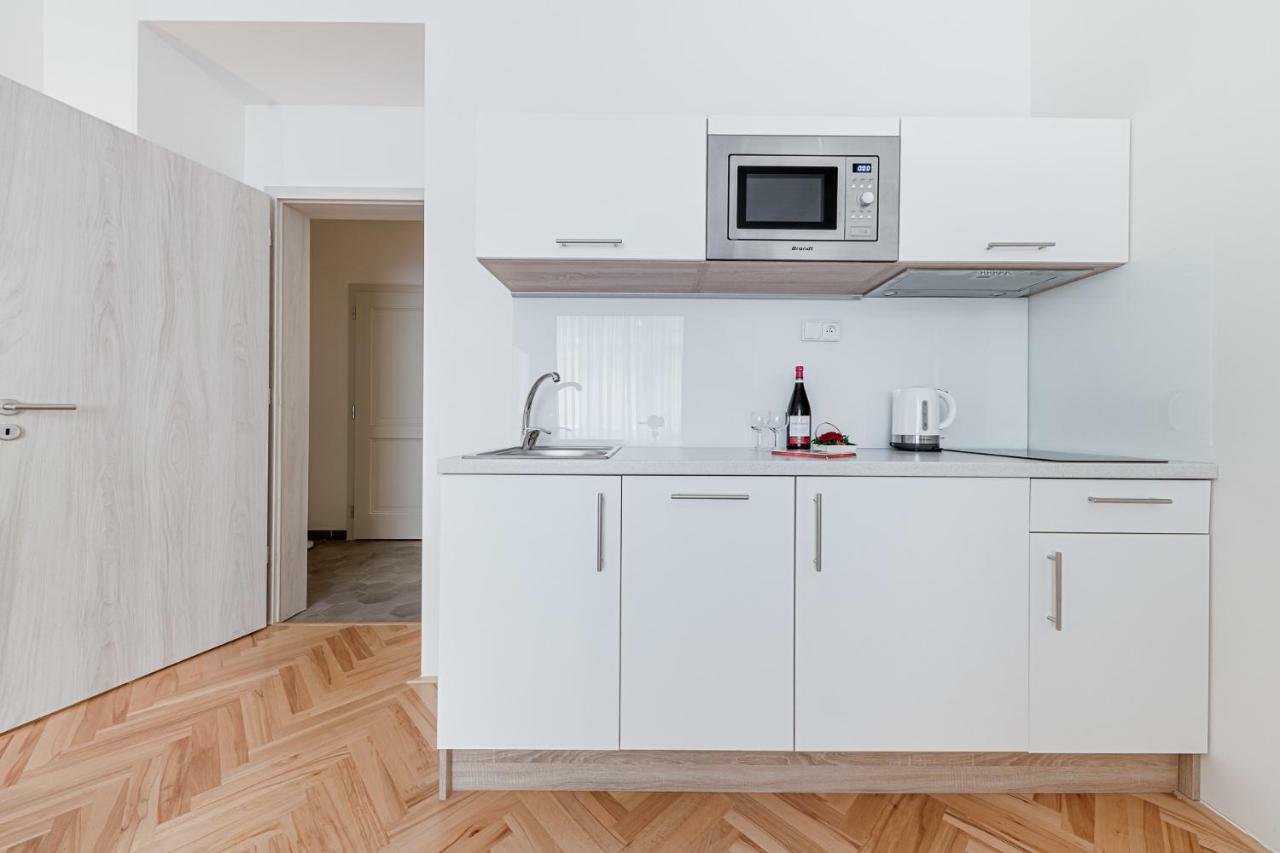 Gold Art Apartments Praha Bagian luar foto