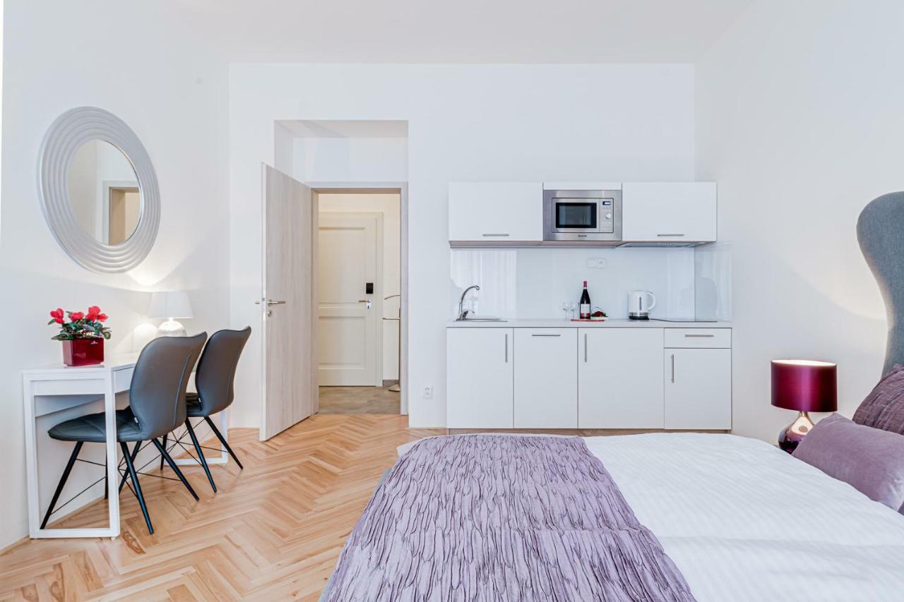 Gold Art Apartments Praha Bagian luar foto