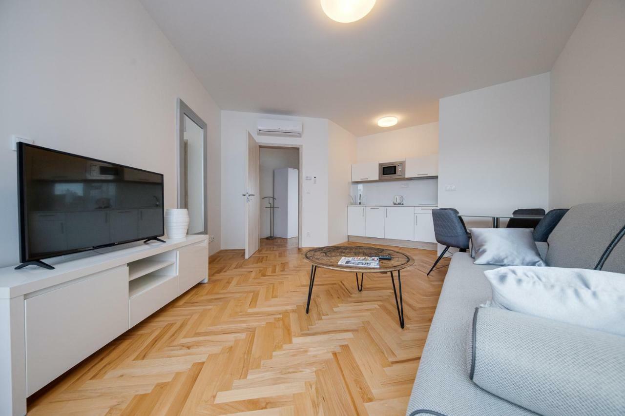 Gold Art Apartments Praha Bagian luar foto