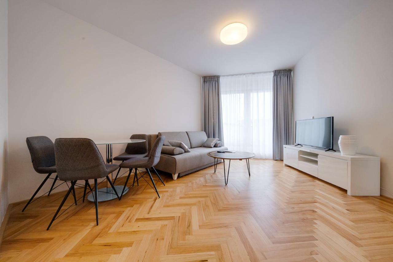 Gold Art Apartments Praha Bagian luar foto
