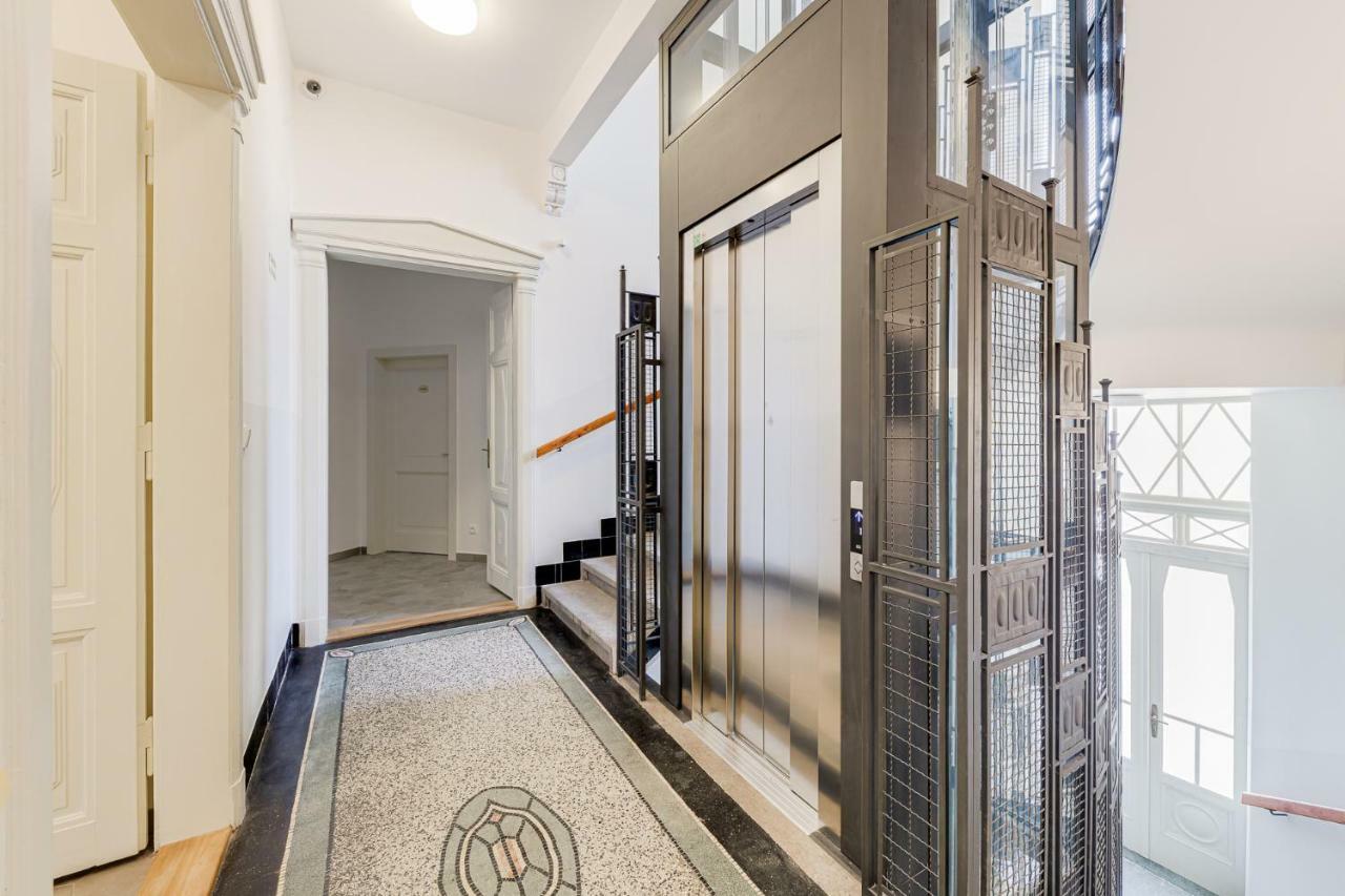 Gold Art Apartments Praha Bagian luar foto