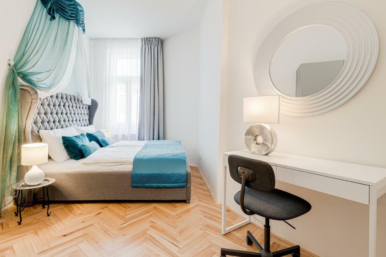 Gold Art Apartments Praha Bagian luar foto