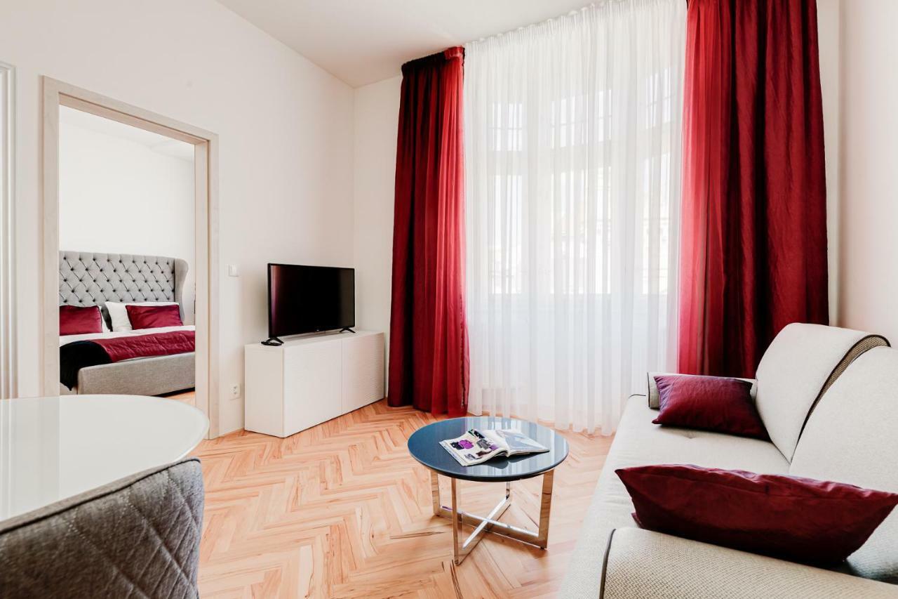 Gold Art Apartments Praha Bagian luar foto