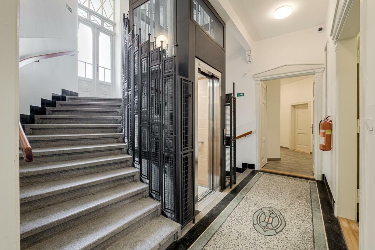 Gold Art Apartments Praha Bagian luar foto