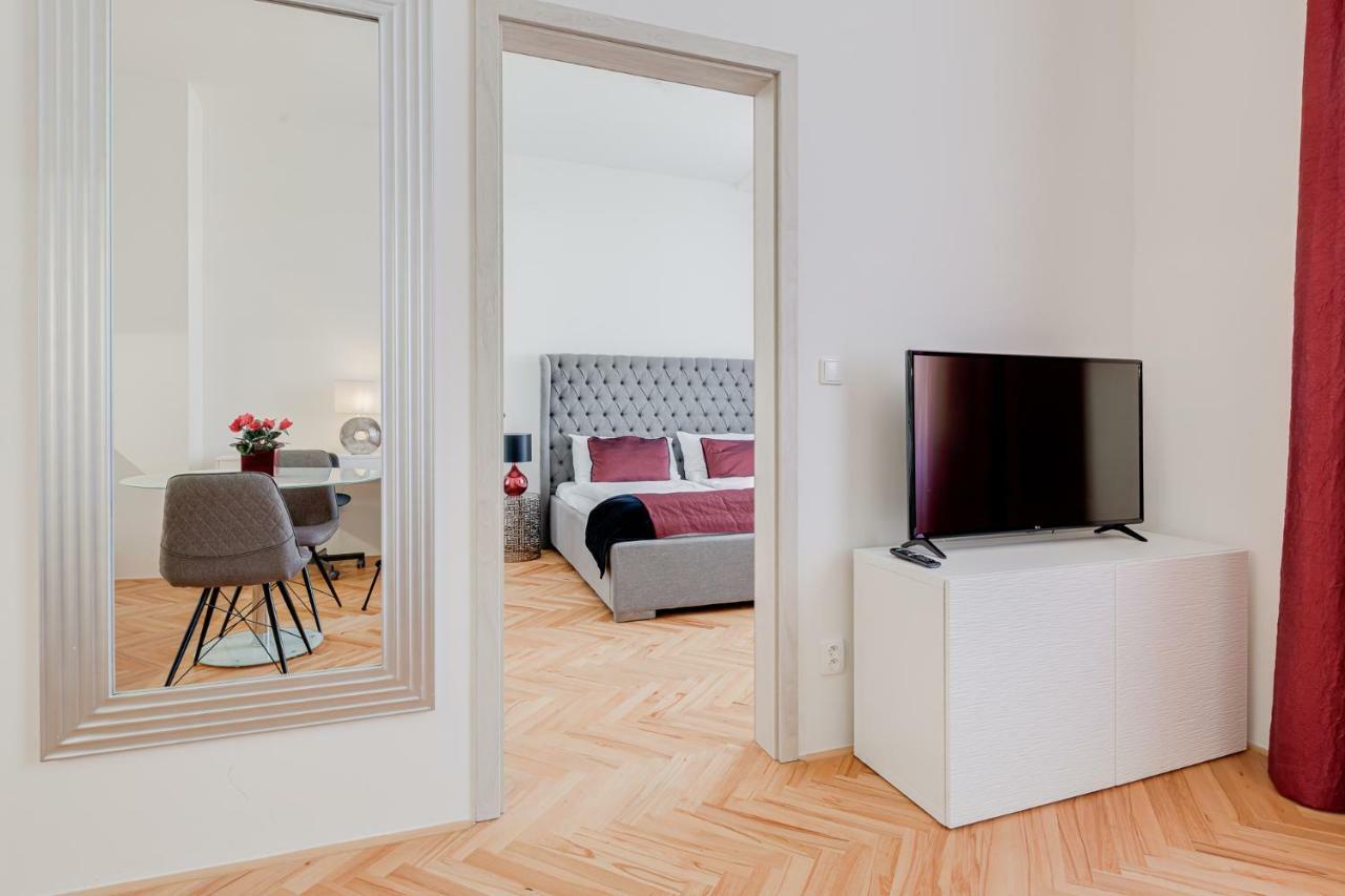Gold Art Apartments Praha Bagian luar foto