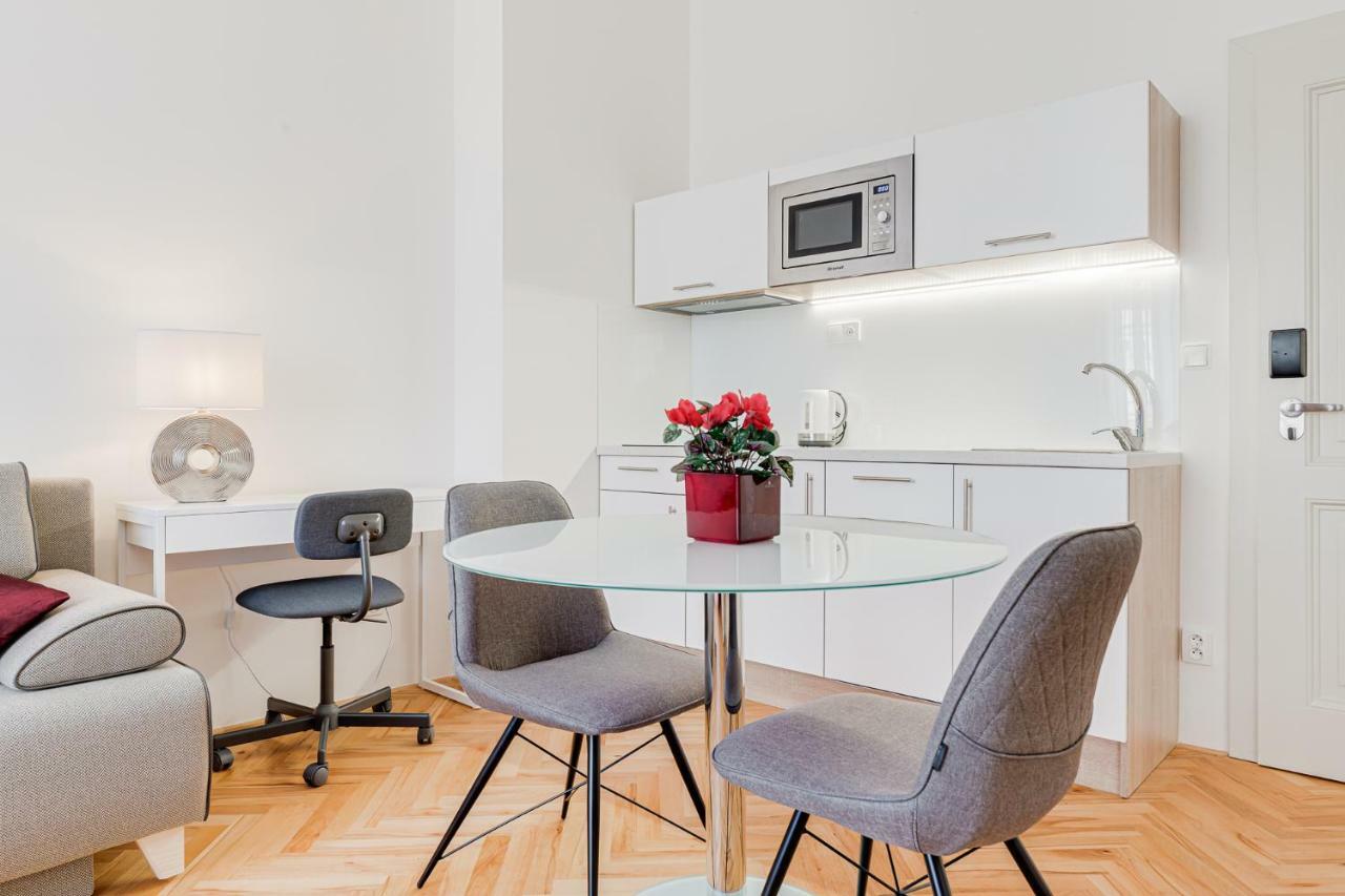 Gold Art Apartments Praha Bagian luar foto