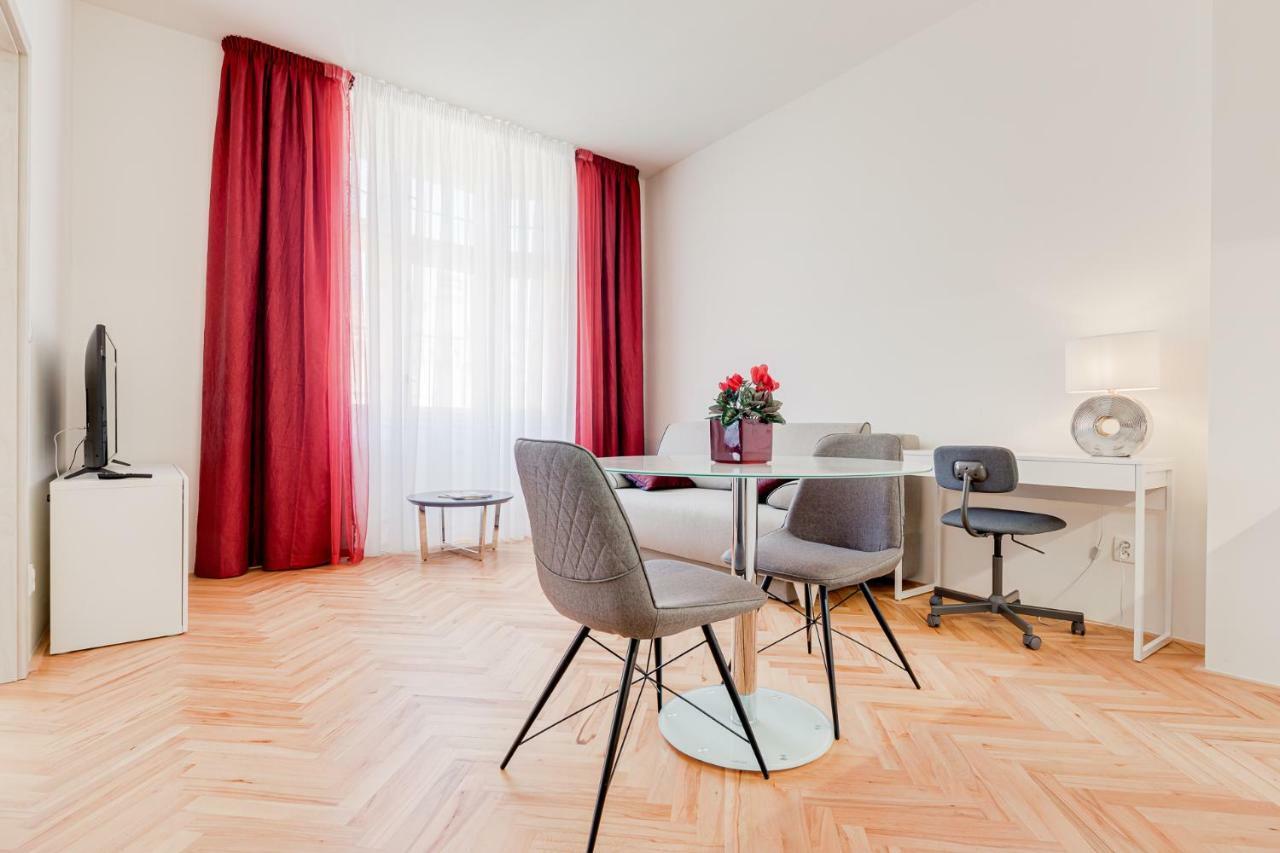 Gold Art Apartments Praha Bagian luar foto